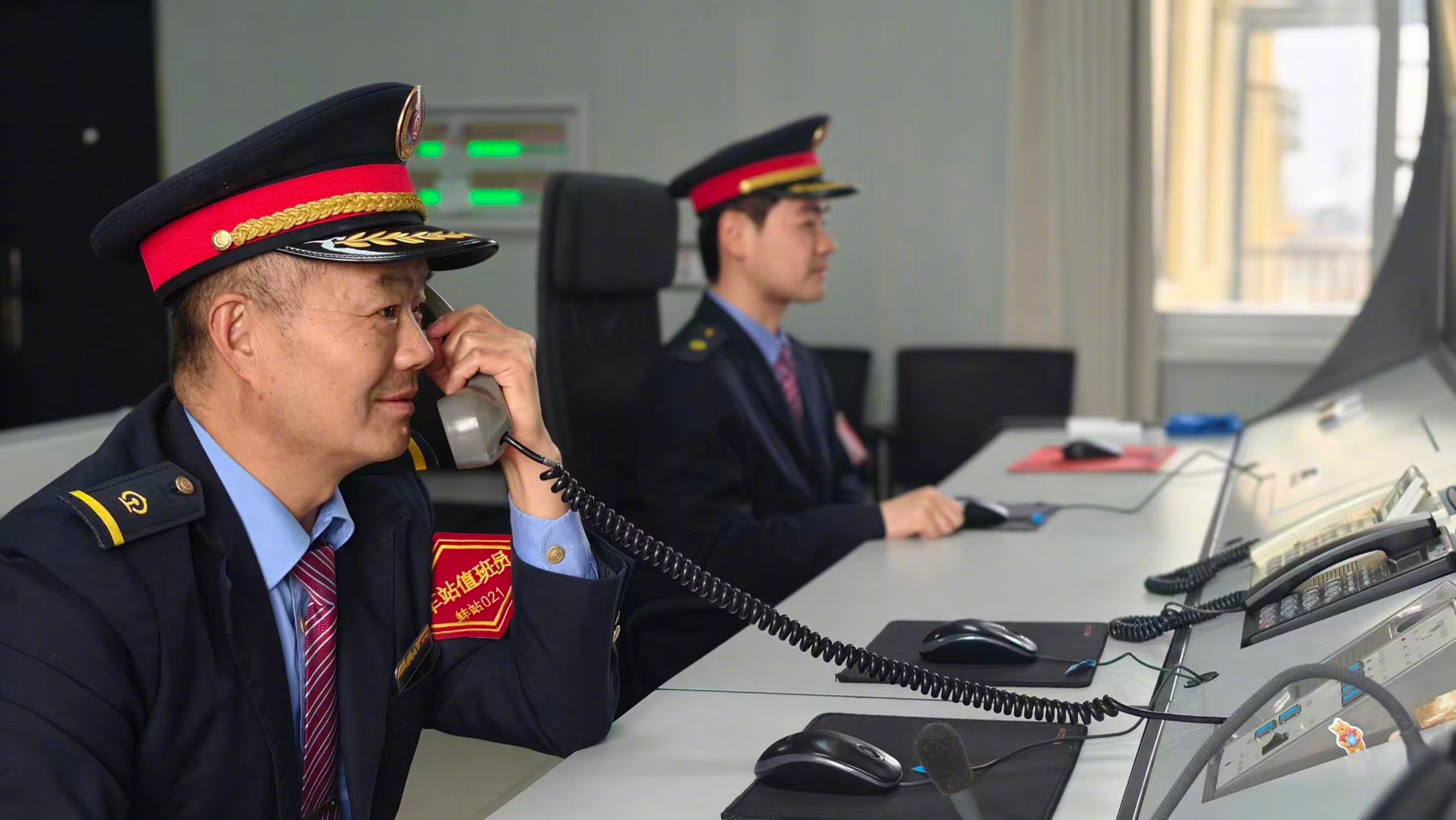 #铁路人最后一个春运的坚守#【#5分钟接发一列车的中国速度#】#2026新春走基