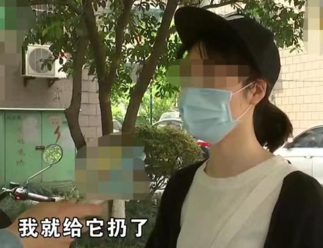 “冤不冤？” 杭州，两名女大学生合租时，嫌旧窗帘太脏太旧，随手就扔了，随后自掏 