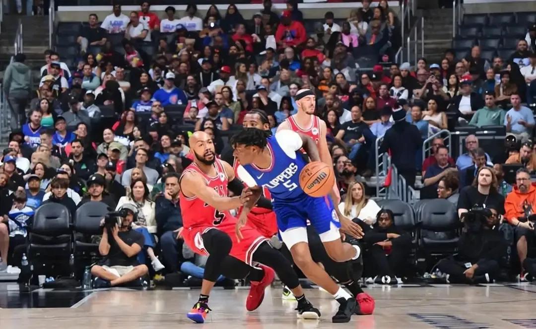 还好没有交易走海兰德，狂砍17+11，卢指导要多给出场时间了。
第一，威少常规赛