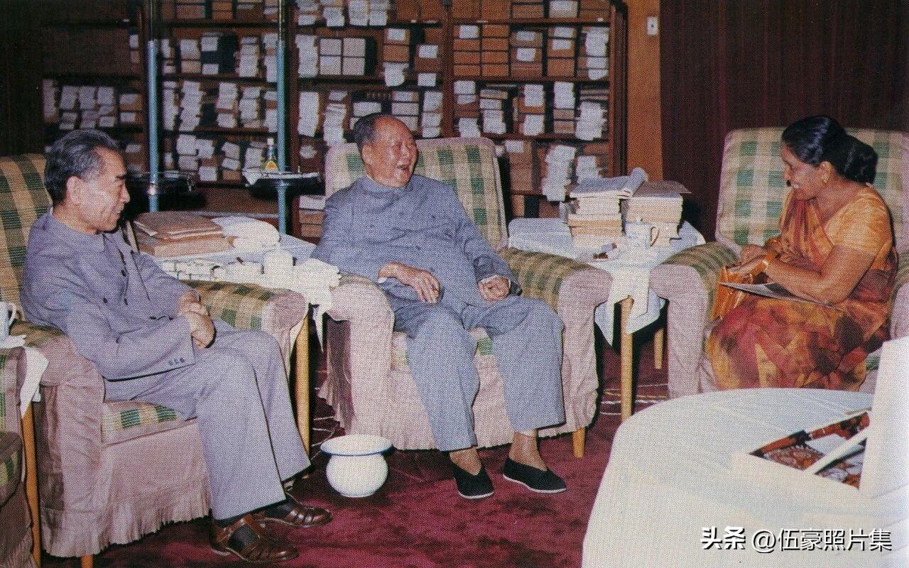 【周总理历史上的今天——6月28日】
1972年6月28日，周恩来总理在中南海陪