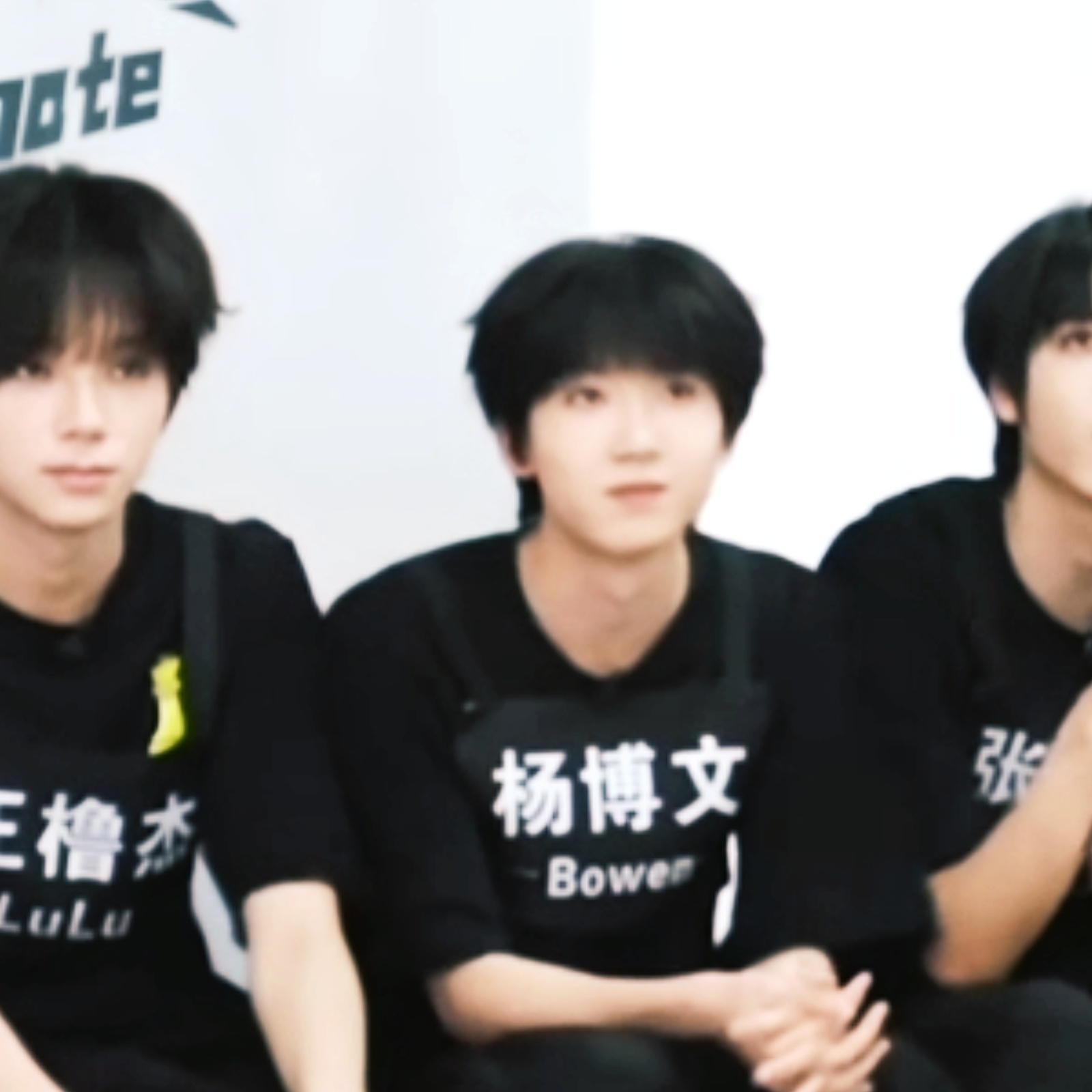 完全就是天使来的两个人就这么乖乖的，不知道怎么安慰就乖乖的点头笑，乖乖的说拜拜 