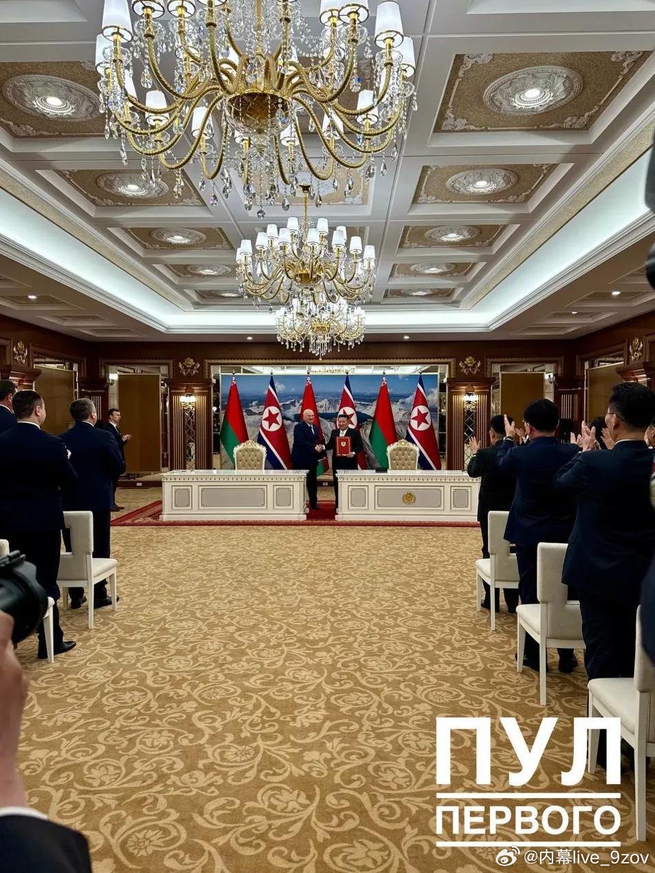 白俄罗斯总统卢卡申科和金正恩在平壤签署了《友好合作条约》 