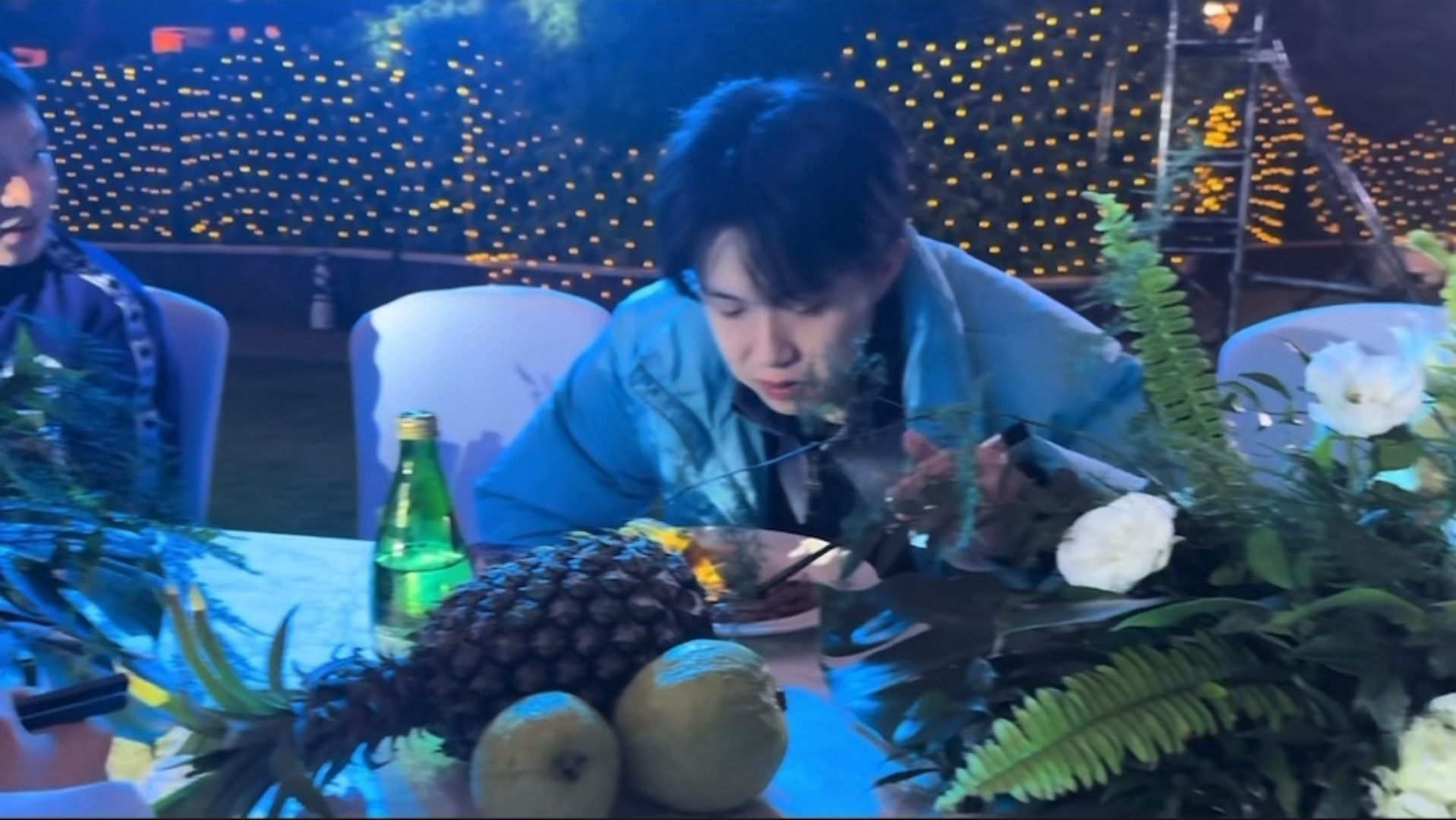 吃饭吃的嘴鼓鼓囊囊的萌之！