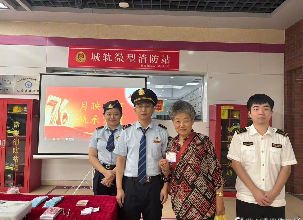桂子飘香日，中秋遇国庆。天津地铁6号线解放南路站“月映山河，轨承家国”活动温情启