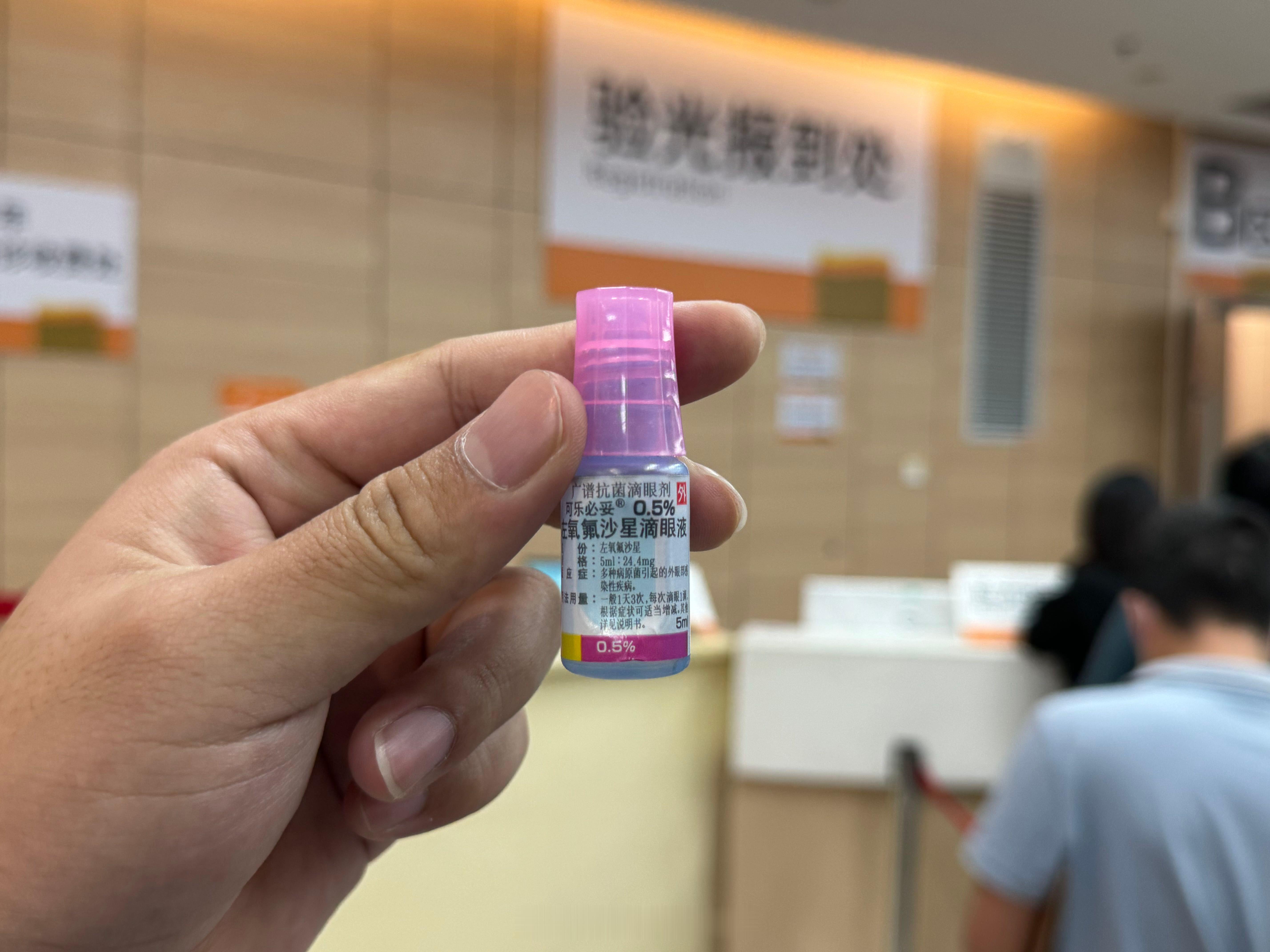 左氧佛沙星 跟腱断裂 ？？？ 完了，角膜破损顺带引发的结膜炎就经常会用到可乐必妥