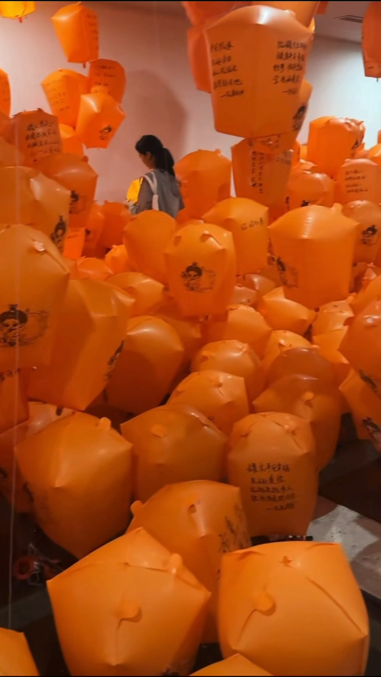 孔明灯候场中刘耀文 廿一涵锋淬焰驰光 ​​​