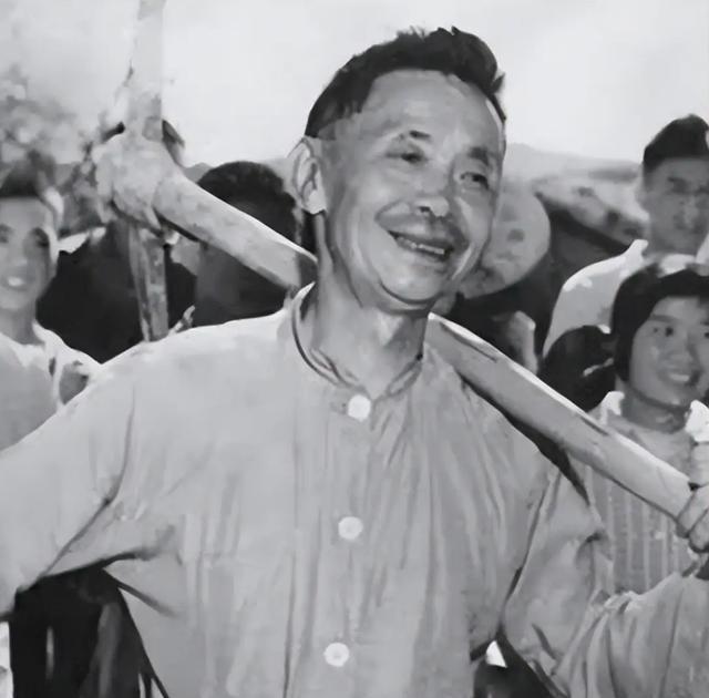 1970年省里开会，某干部竟点名批判开国少将甘祖昌：“他私盖小楼，还养猪卖钱走资