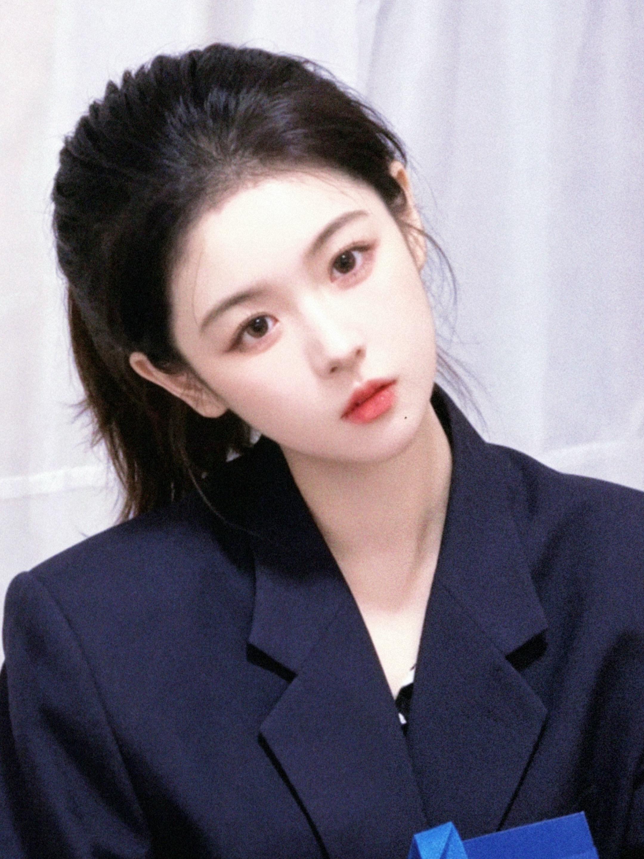 “你说我的眼睛我的美丽 是爱我的唯一”
