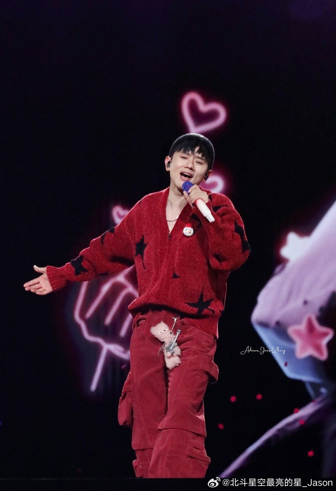 带心形发射器的天线宝宝