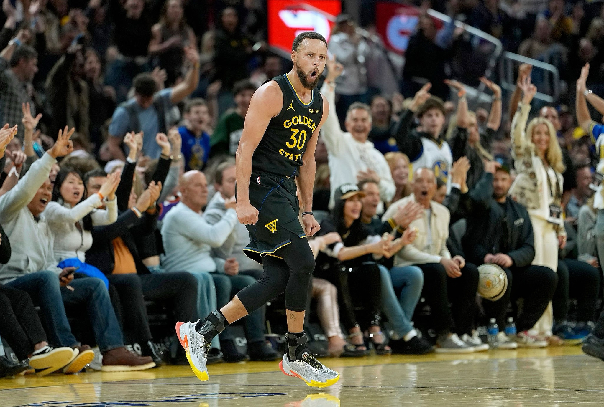 常规赛第29场 28分10篮板6助攻1抢断上脚“百炼成钢”的全面库库里超话创作官