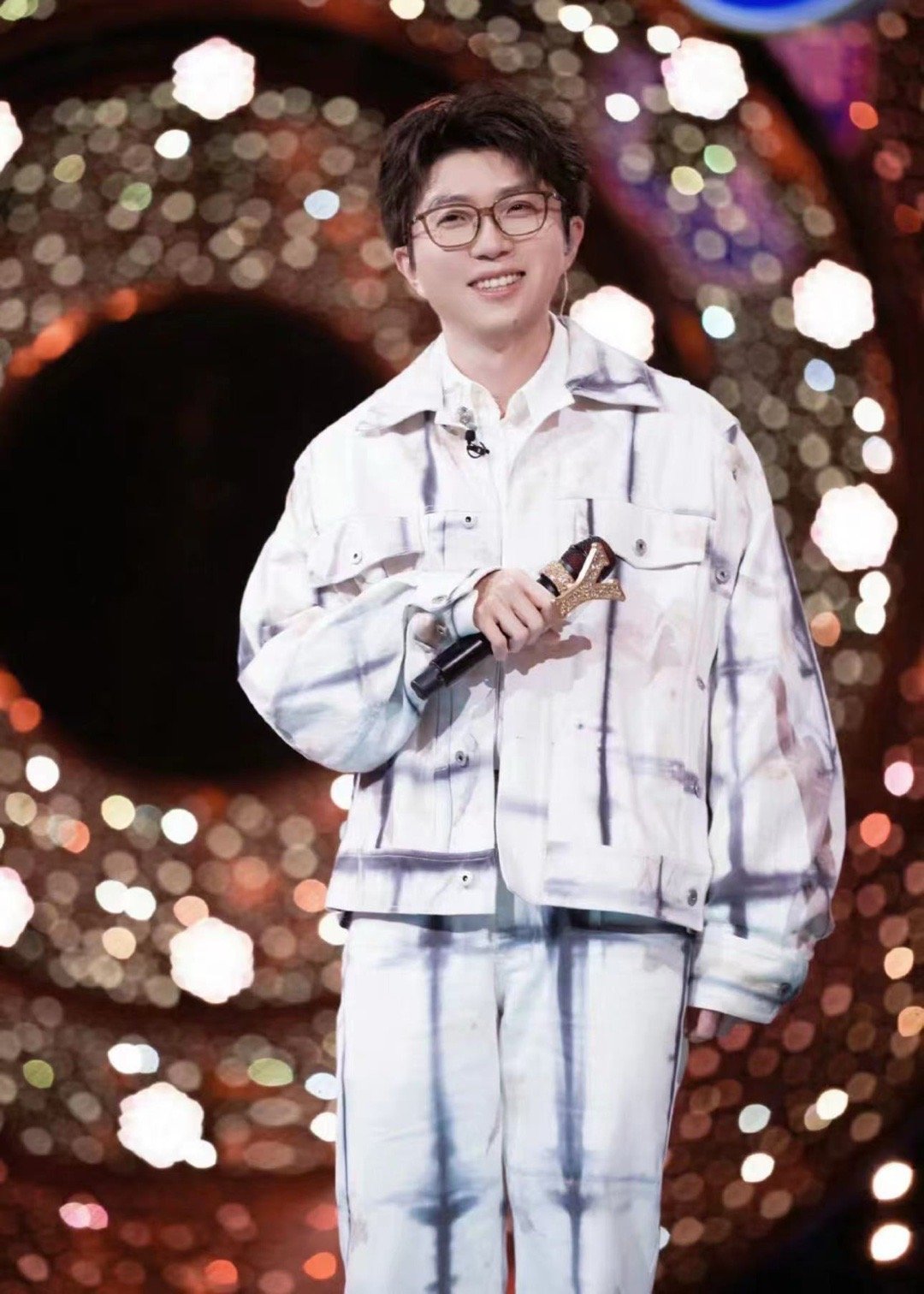 #毛不易有多喜欢水晶之恋#毛不易到底是多么喜欢水晶之恋呀。上综艺的代名词居然都是