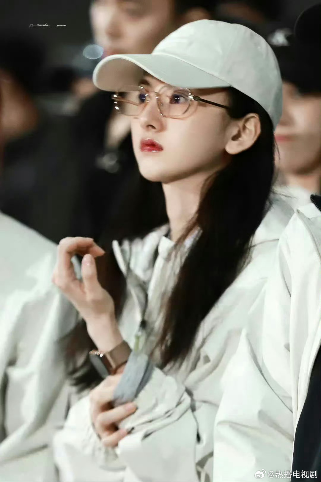 丁禹兮宋祖儿司宫令开机同框司宫令春日启新，古韵开篇。丁禹兮、宋祖儿现身《司宫令》