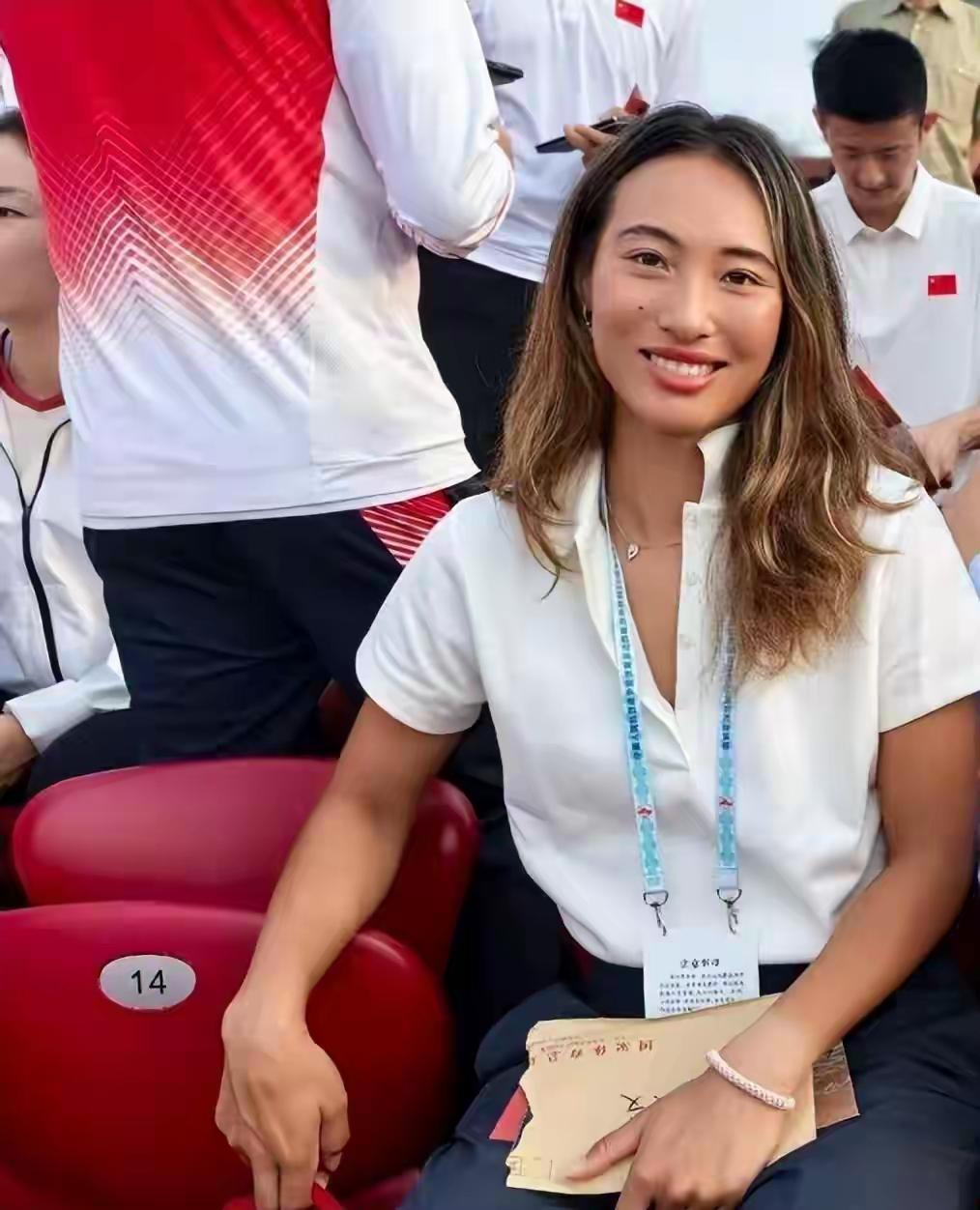 奥运冠军郑钦文妥妥的赢家啊！

9月3日受邀出席去天安门观看了大阅兵，这份荣耀完