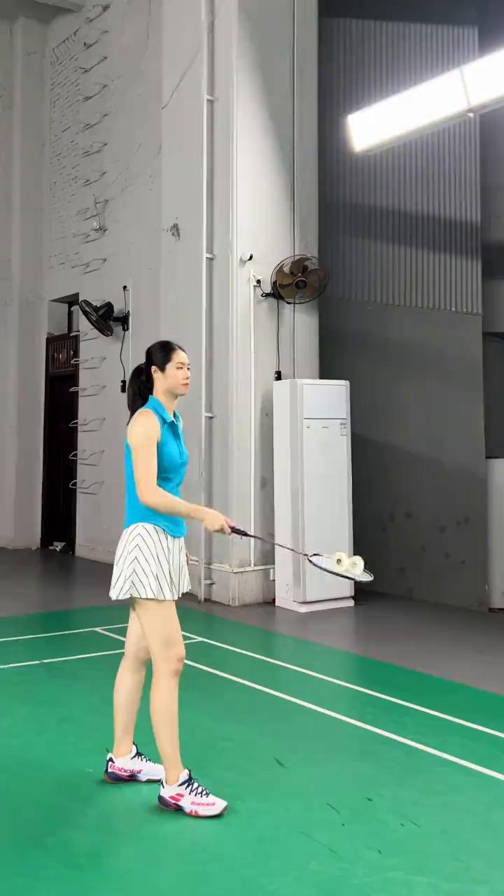 如果你能一次打两颗球，就能学会假放真推。如果你能颠球再向上轻打一下，就能学会假推