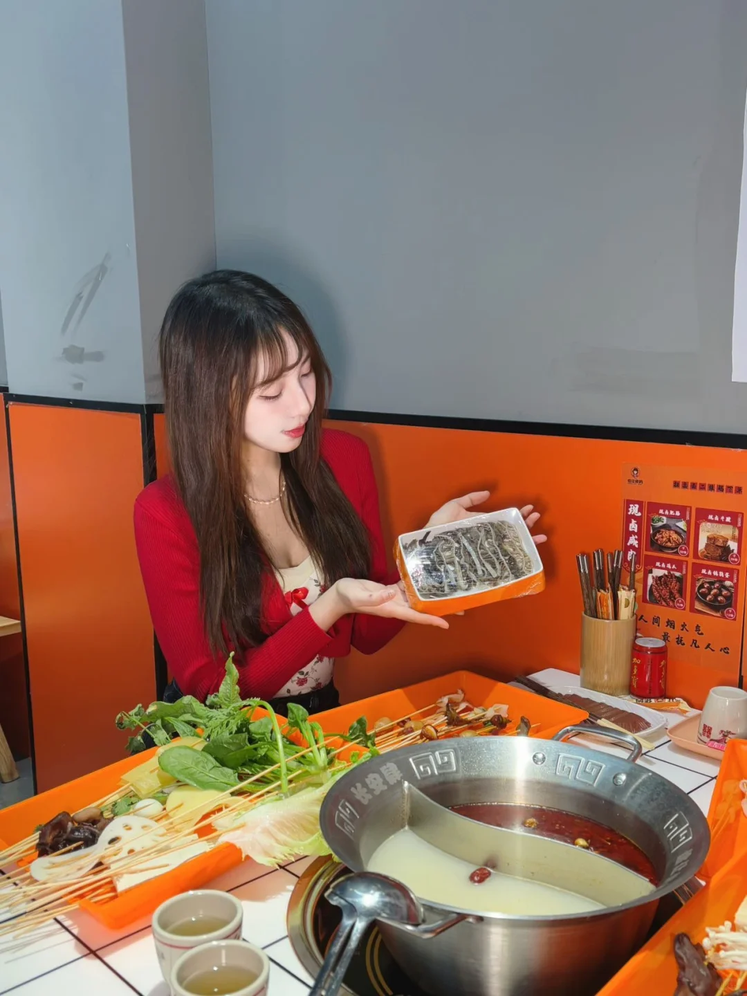 这口串串太香啦🍢 冬天和串串适配度真的超强～ 天气太冷了 在外面逛街...