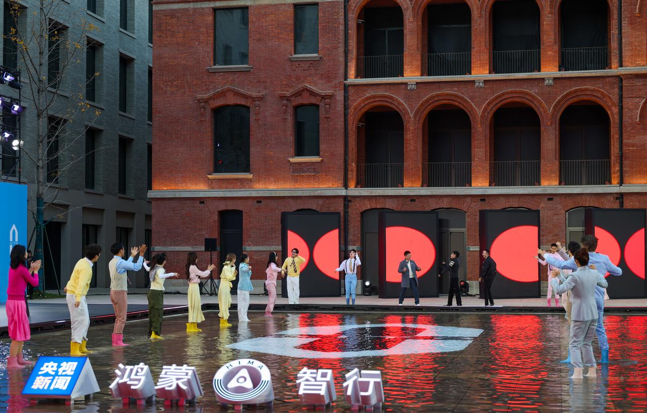 鸿蒙智行成功高端定位，重构传统豪华汽车市场格局
传统豪华汽车市场格局正在被重构，