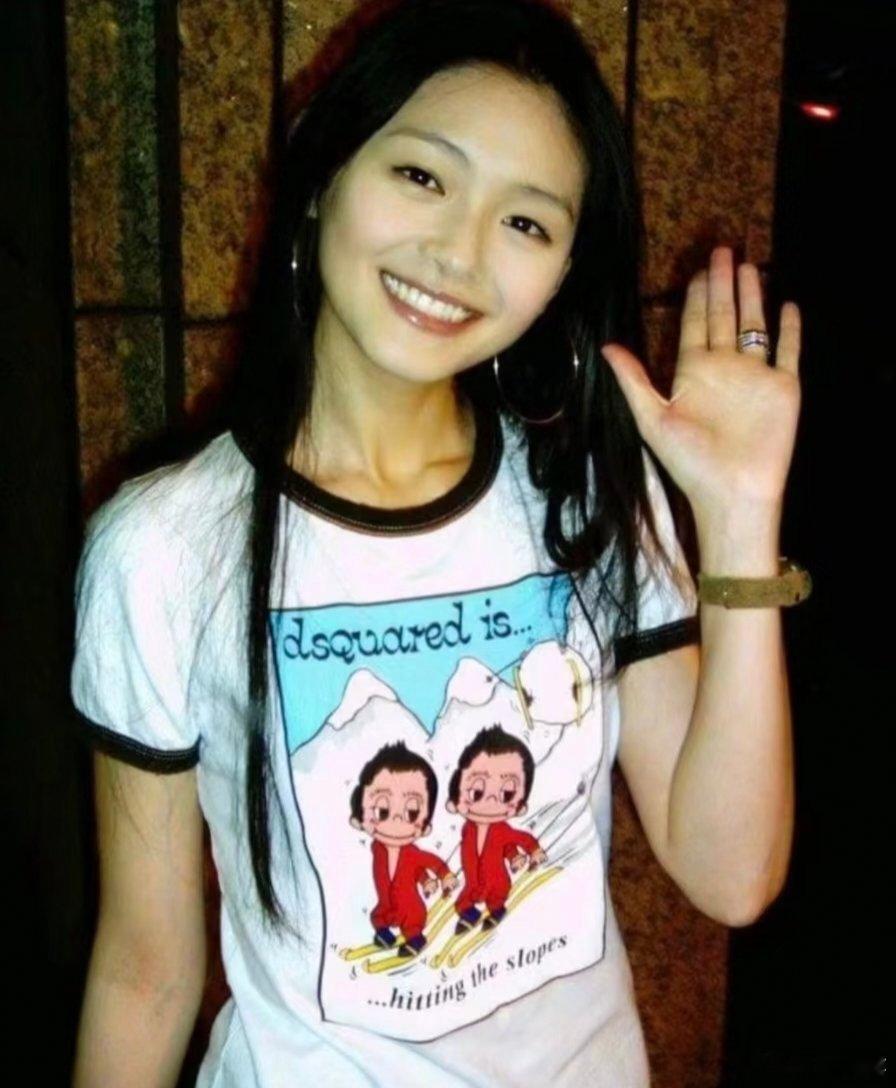 小S发文晒全家福感觉s家离开大s就不会发文了……到底是谁在看