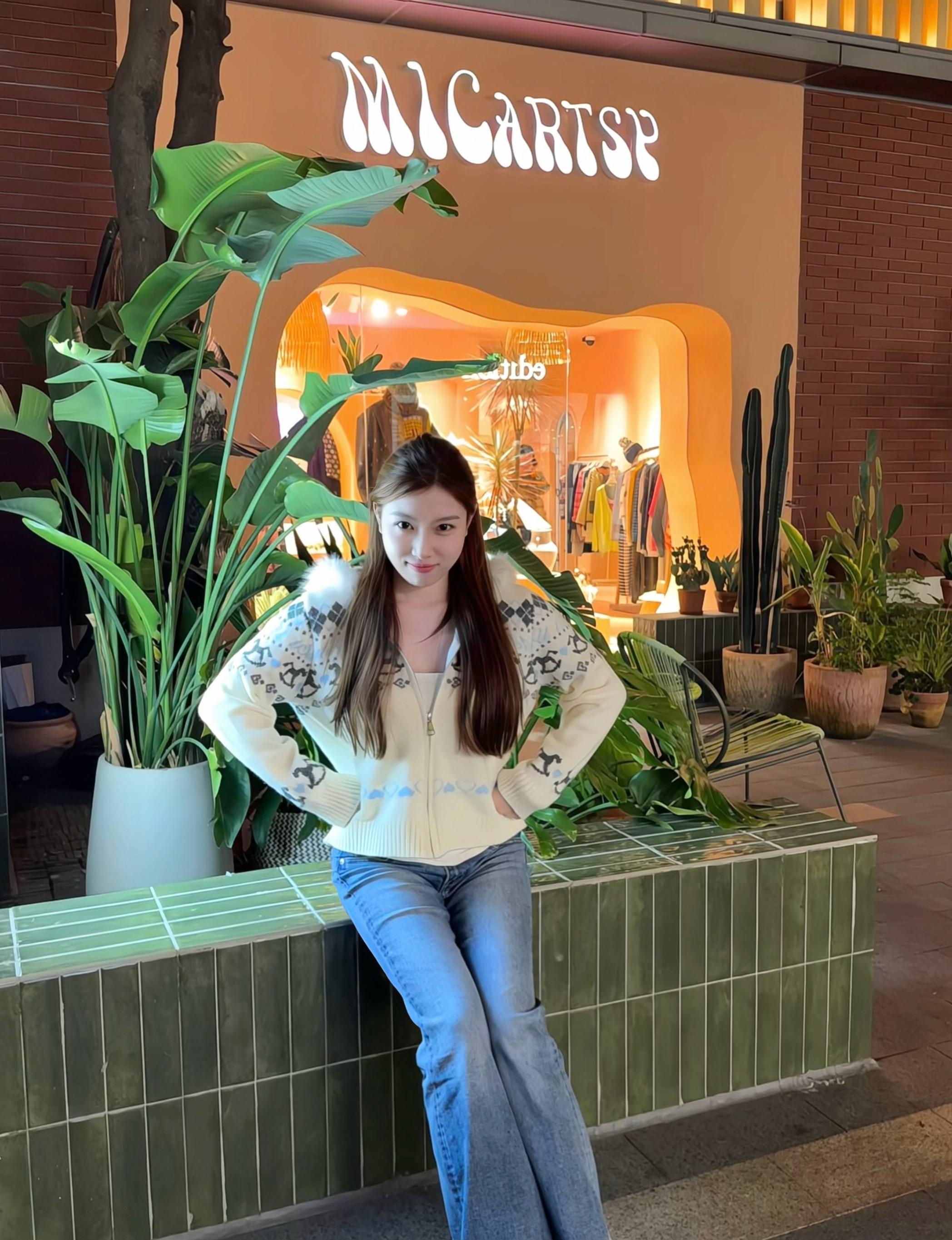 到底什么时候可以跟你约会牵牵手(╯﹏╰）