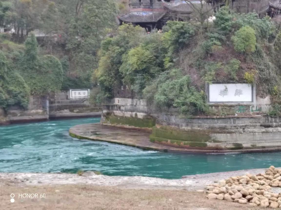 隐藏在天津和平区安徽路与建设路之间的青岛道应该是天津市道路名声响彻世界但道路长度