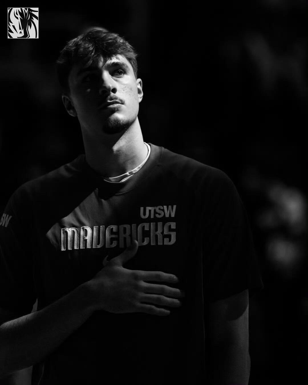 篮天下 达拉斯独行侠黑白大片~Images via Dallas 苏翊鸣因北京冬