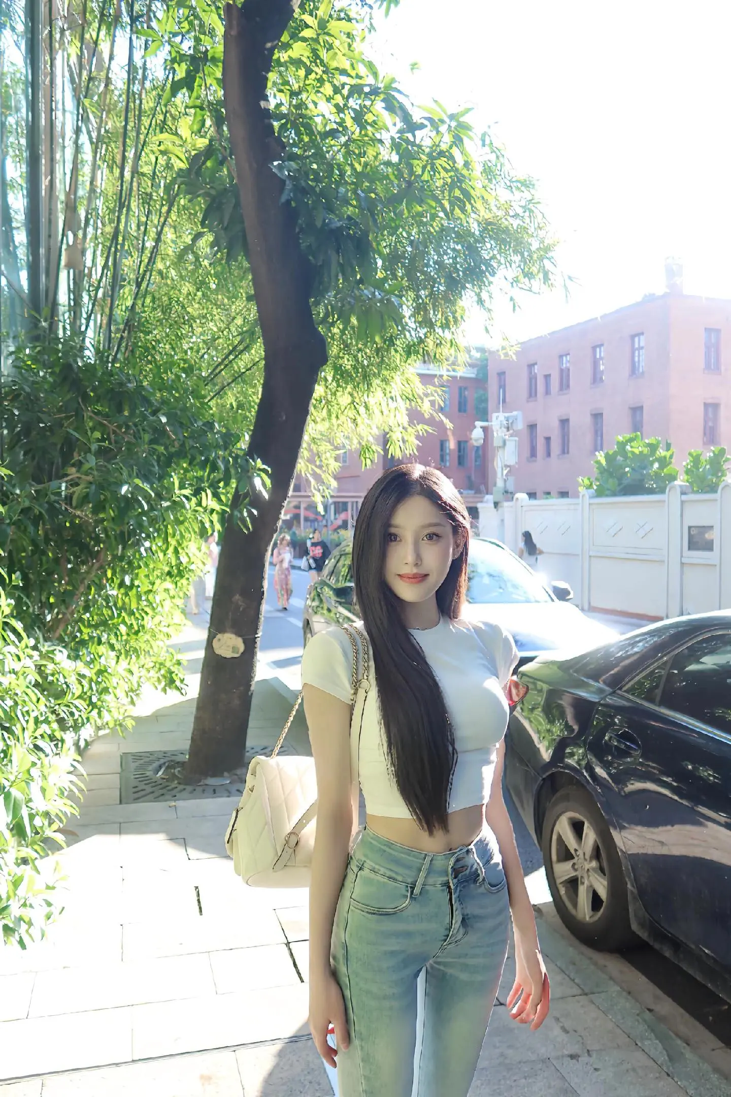 今天收藏了一句话：“你早点出现就好了，我一定会明目张胆的炫耀你，可是现...