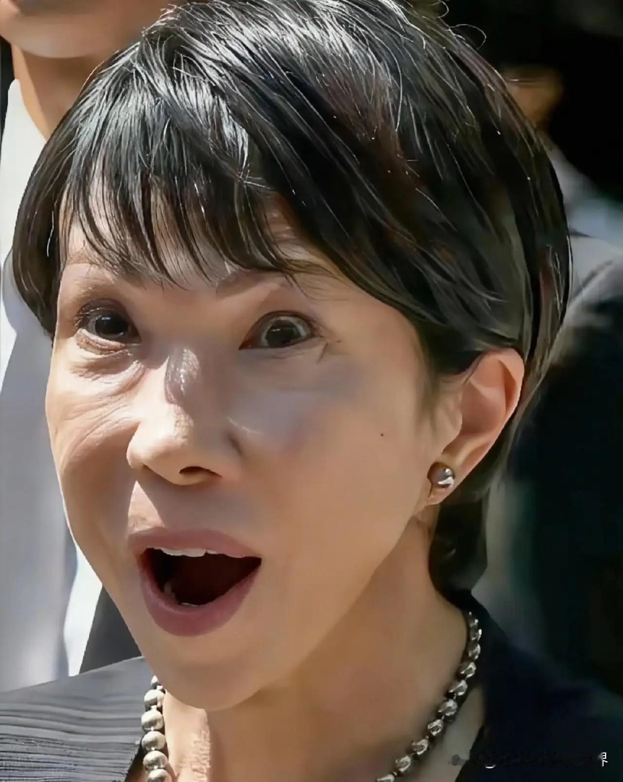 她刚上任，这步棋下得太急了！

高市早苗新官上任三把火，却让人嗅到不寻常的气息。