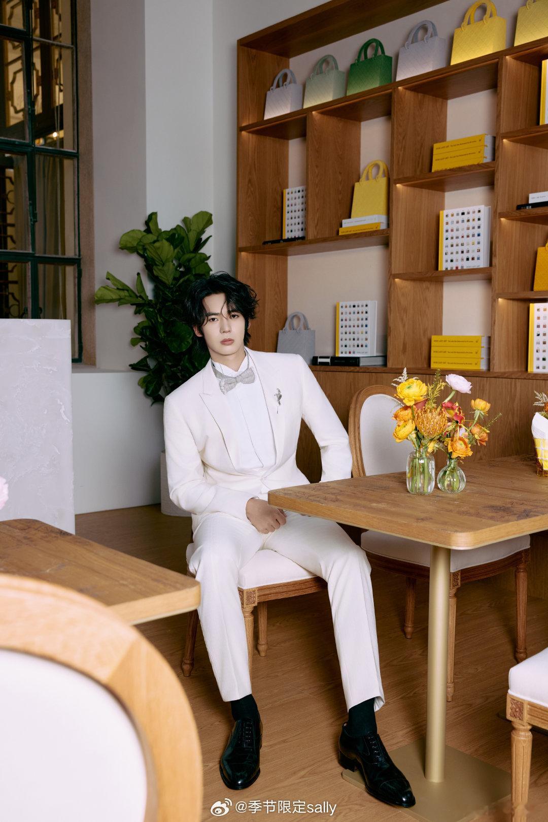 于适迪奥新图🈶！这套白色好看诶 