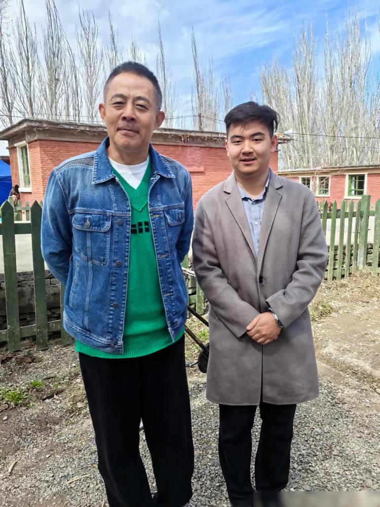 电视剧原名《我站的地方叫中国》现更名《云端守边人》领衔主演：侯勇、王丽坤、张月、