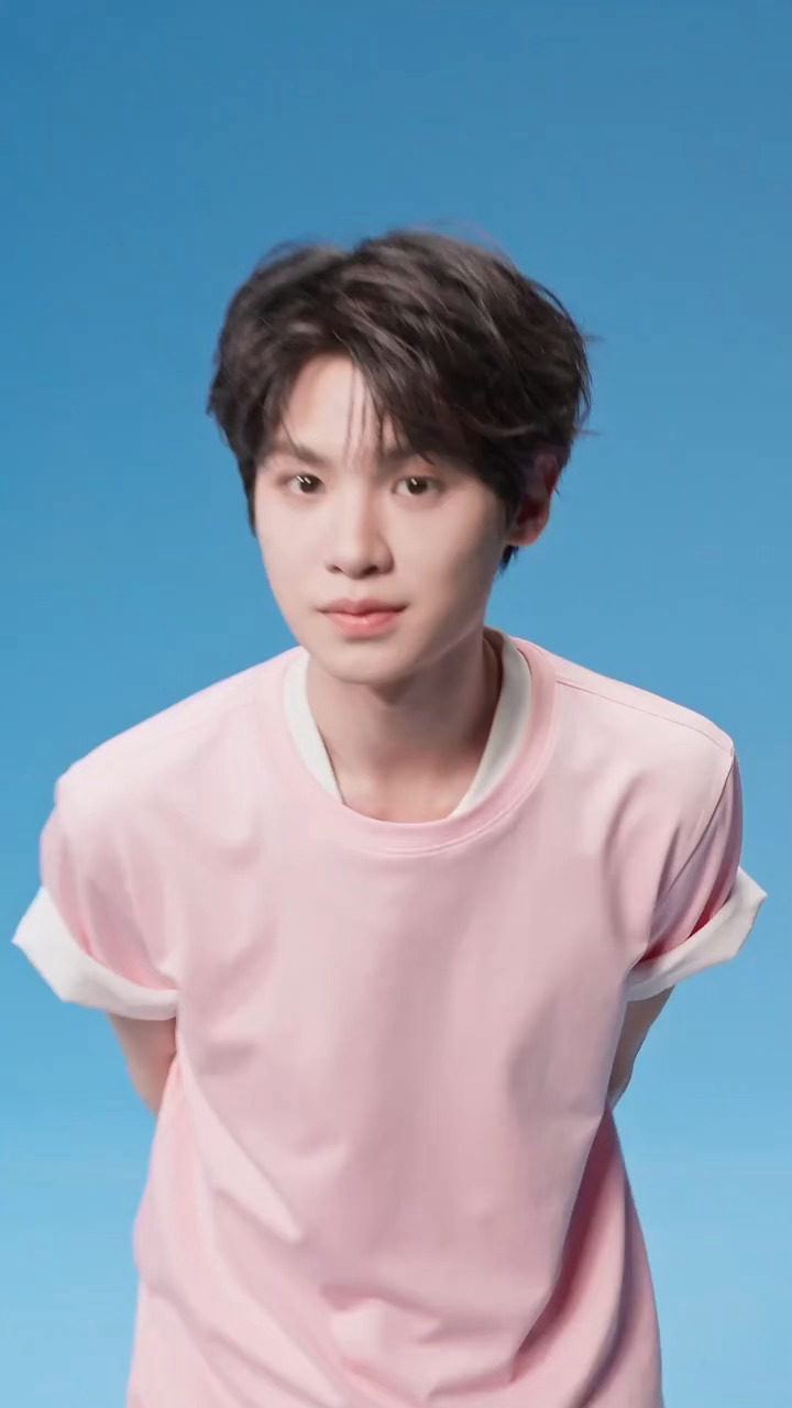 黄明昊海澜之家大片 好粉嫩的明昊 好元气满满的的代言人 和夏天好配