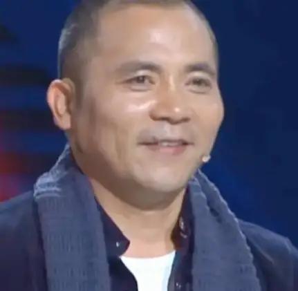 2012年，河南一名12岁贫困女孩，被校长收留免费读书，校长待她如亲生一般，谁知