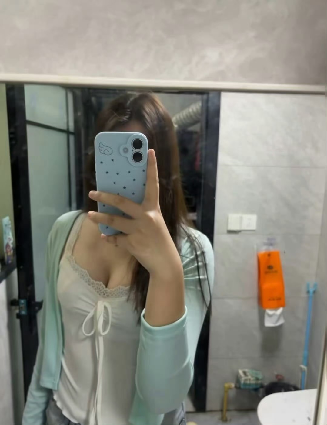 最近老是睡不好，医生建议我睡你怀里 