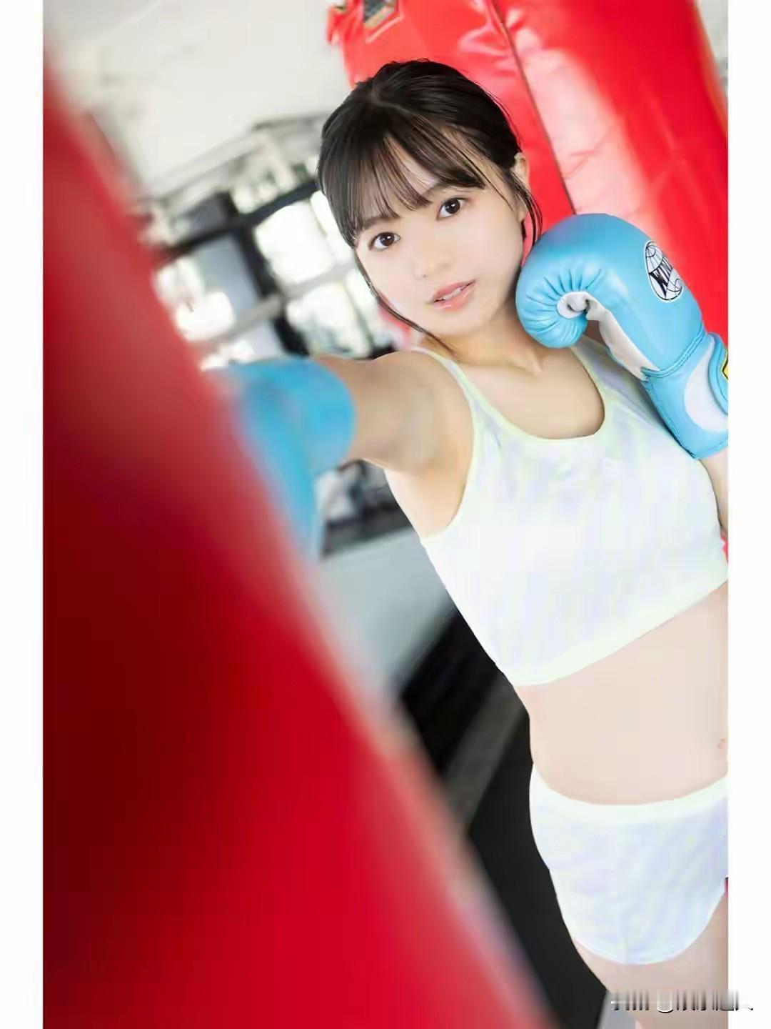 加藤绫乃健身房日常健身训练美照