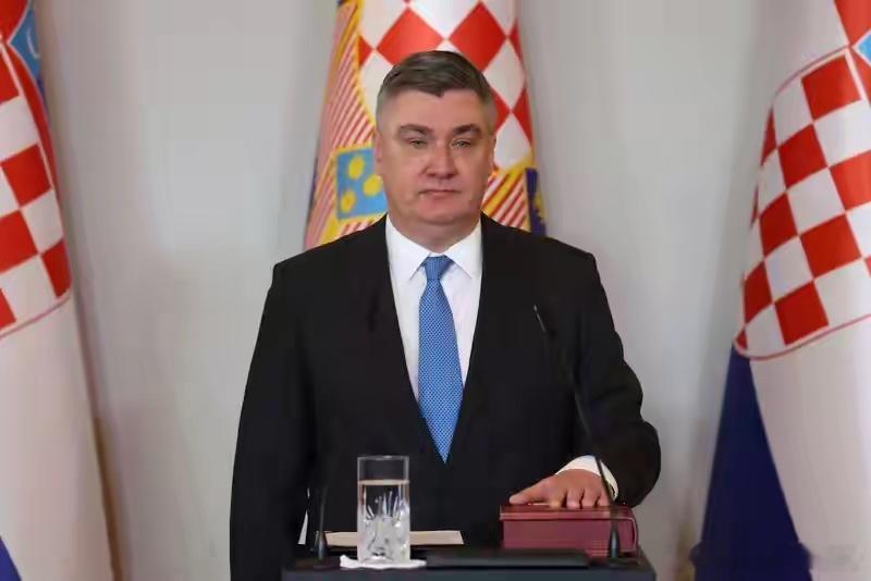 克罗地亚总统乱抖包袱：特朗普还不如占领斯瓦尔巴群岛，比格陵兰岛更具战略潜力。 