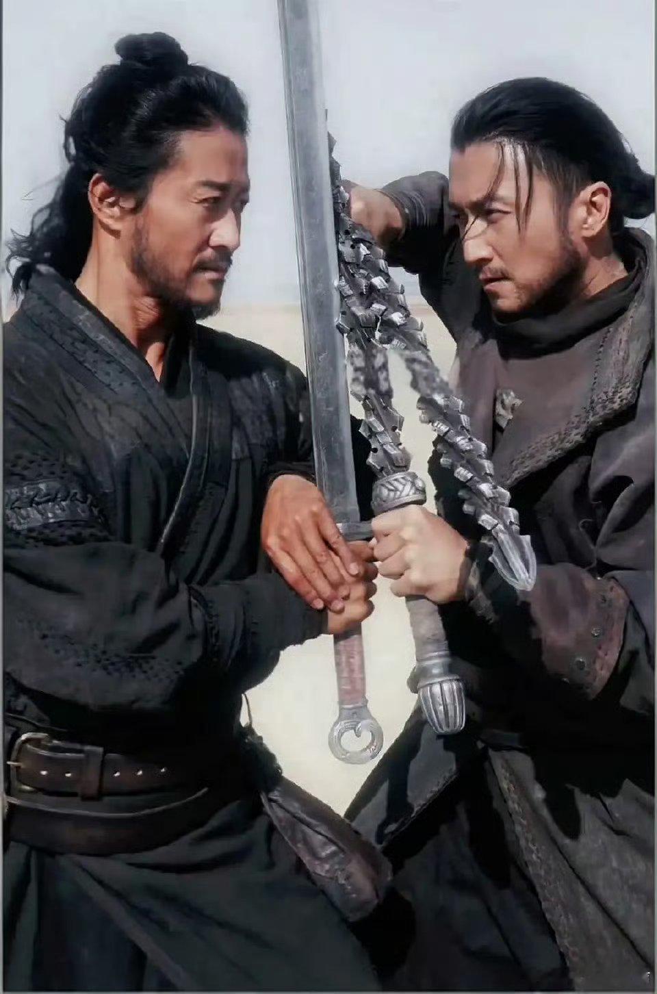 镖人票房逆跌吴京×张晋×李连杰同框硬 核打戏，拳拳到肉气场拉满！口碑一路狂飙，越