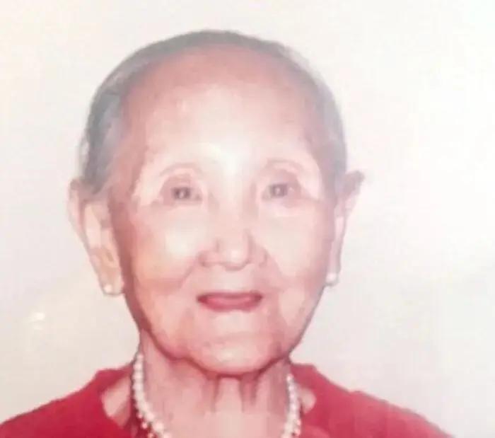 与宋美龄同岁同寿106岁！平凡母亲养出13位博士，总统亲自为她祝寿
 
谁能想到