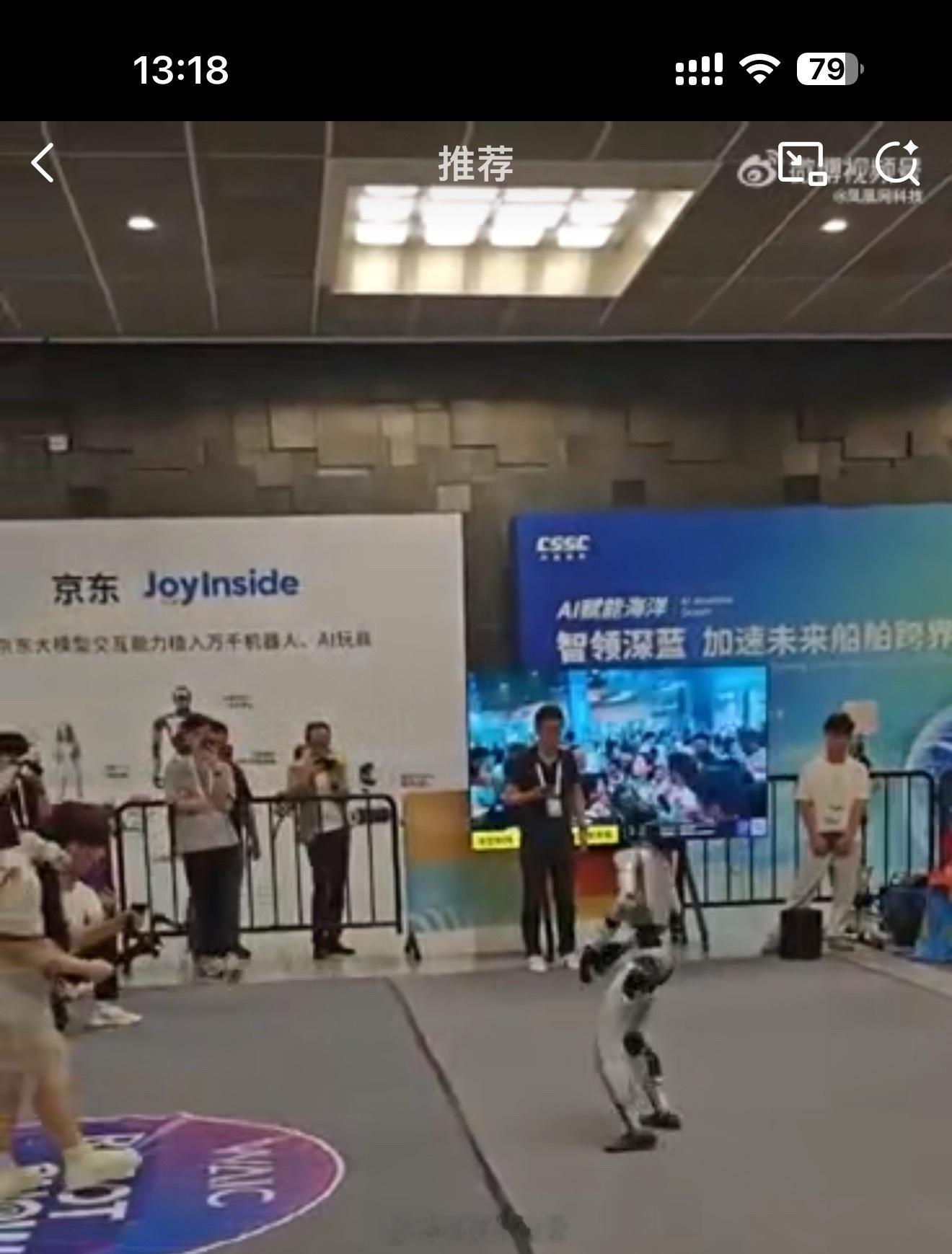 当机器人跳起机械舞跳的比我好～ ​​​
