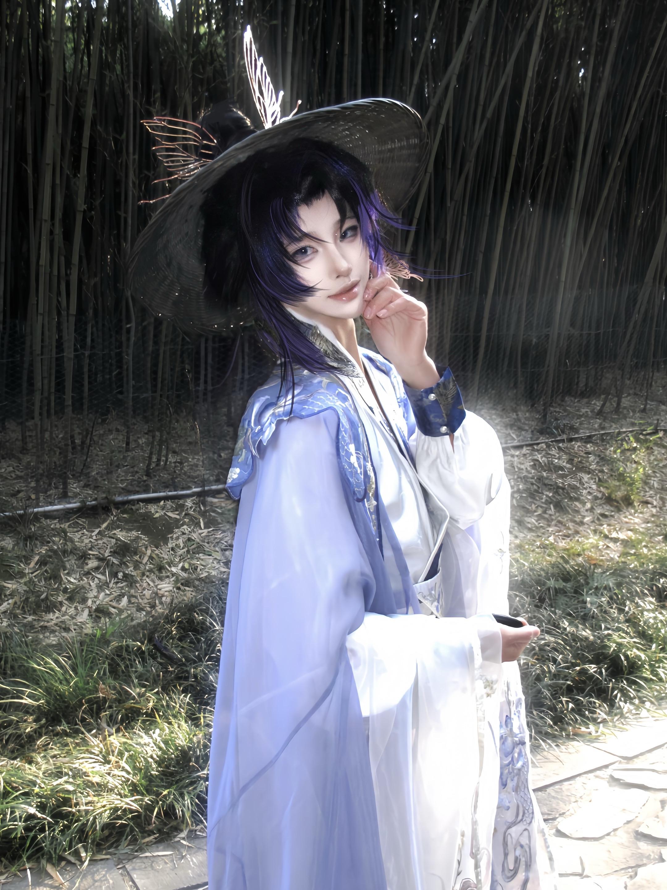 喜怒不形于色的宗门师姐…