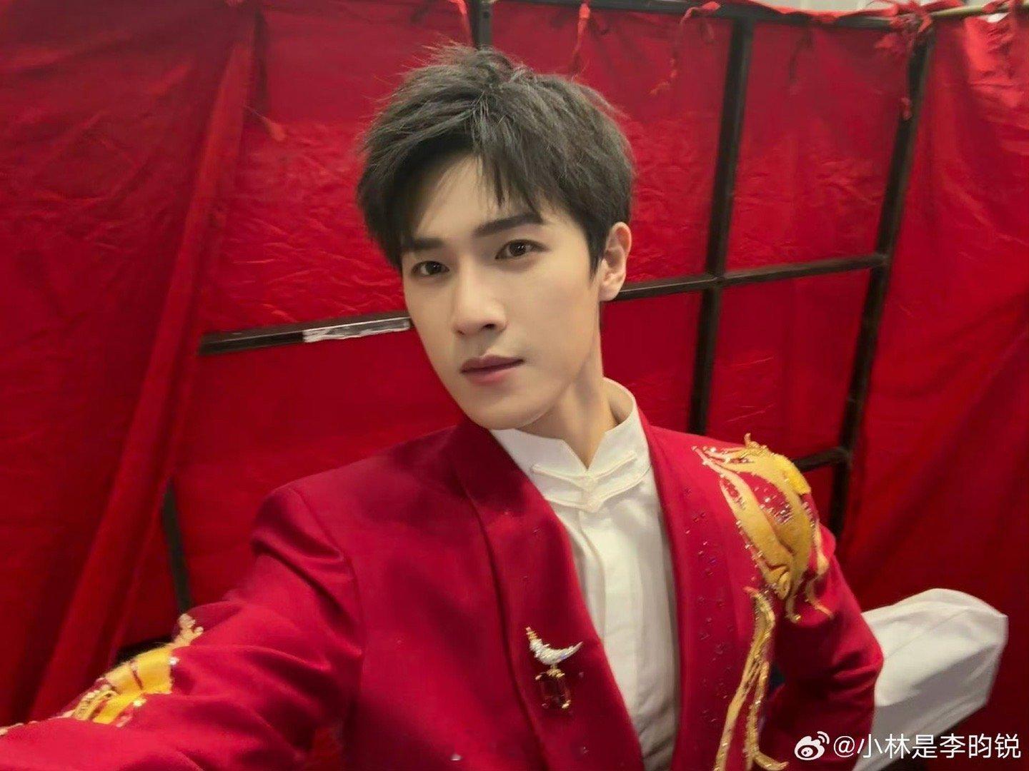 网传李昀锐白鹿合作剑阁闻铃白鹿和李昀锐在春晚合唱后，居然这么快就有本子给两位合作