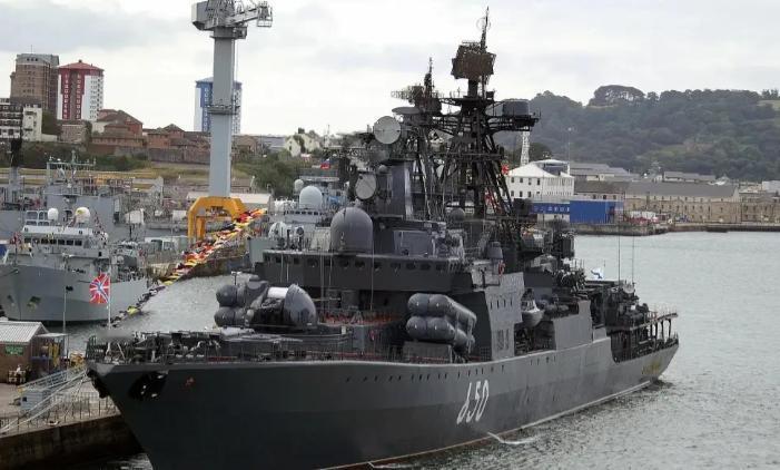 *4艘现代级驱逐舰该怎么处理，现在成了一个让我方头疼的问题。
 
上世纪末到本世