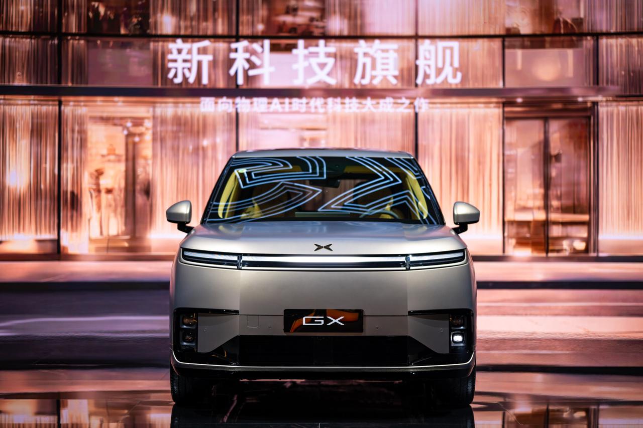 小鹏旗舰SUV GX开启预售，预售价39.98万元。
新车基于SEPA 3.0架