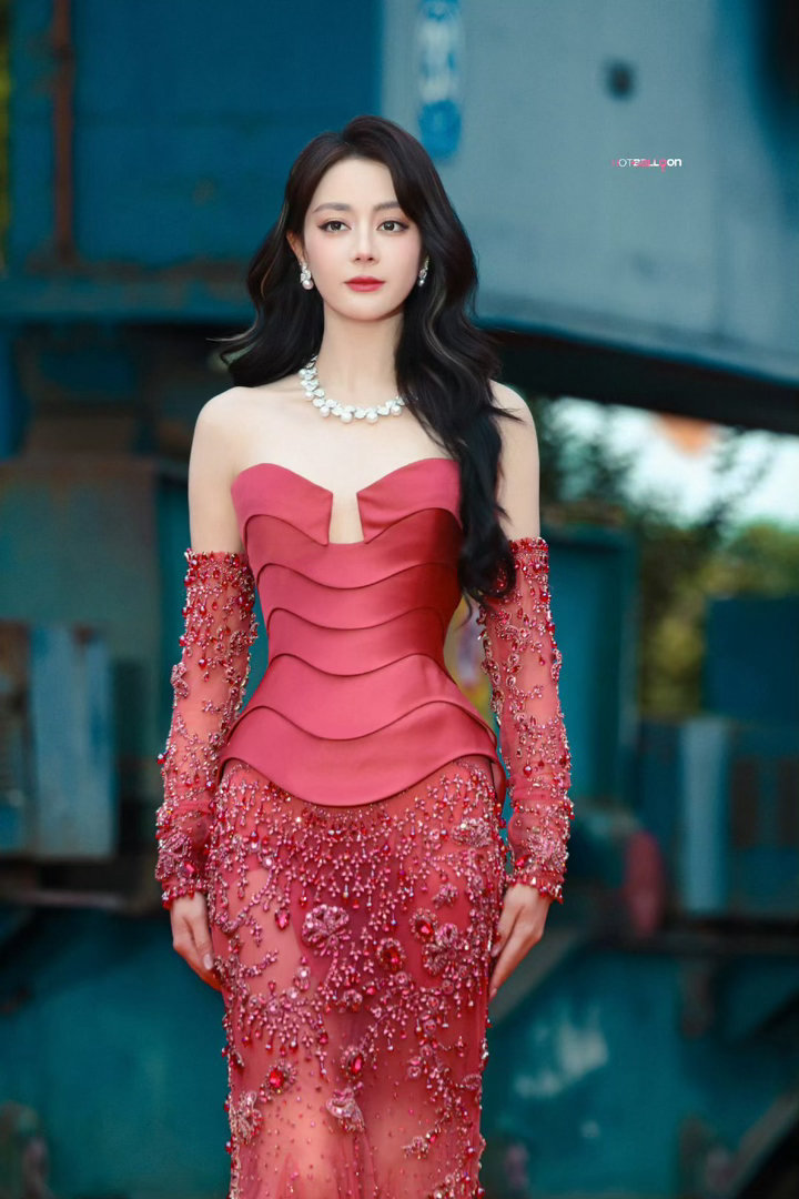 邓妍这个充满力量的角色迪丽热巴会有更多好角色好剧本的迪丽热巴把邓妍的坚韧刻画得格