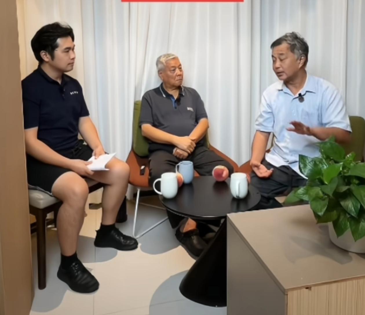 沈巍表示，张金卫对他有知遇之恩，内心满是感激。主持人请他谈谈张金卫的缺点，他坦言