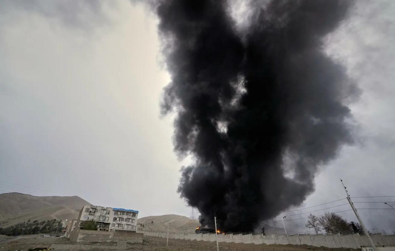 6月26日，俄罗斯网络上热议一个焦点话题：美军会远离伊朗部署基地吗？

此前，《