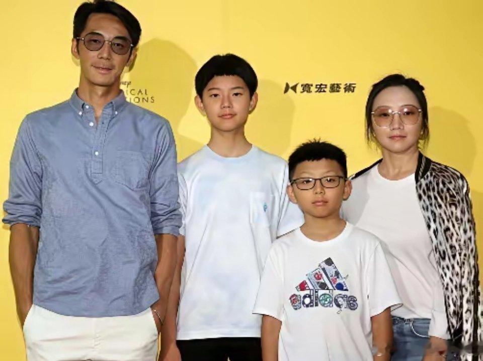 陶晶莹夫妇好有想法，明明是生的是一对儿女，她偏偏要养成了一对兄弟。不知道女儿天生
