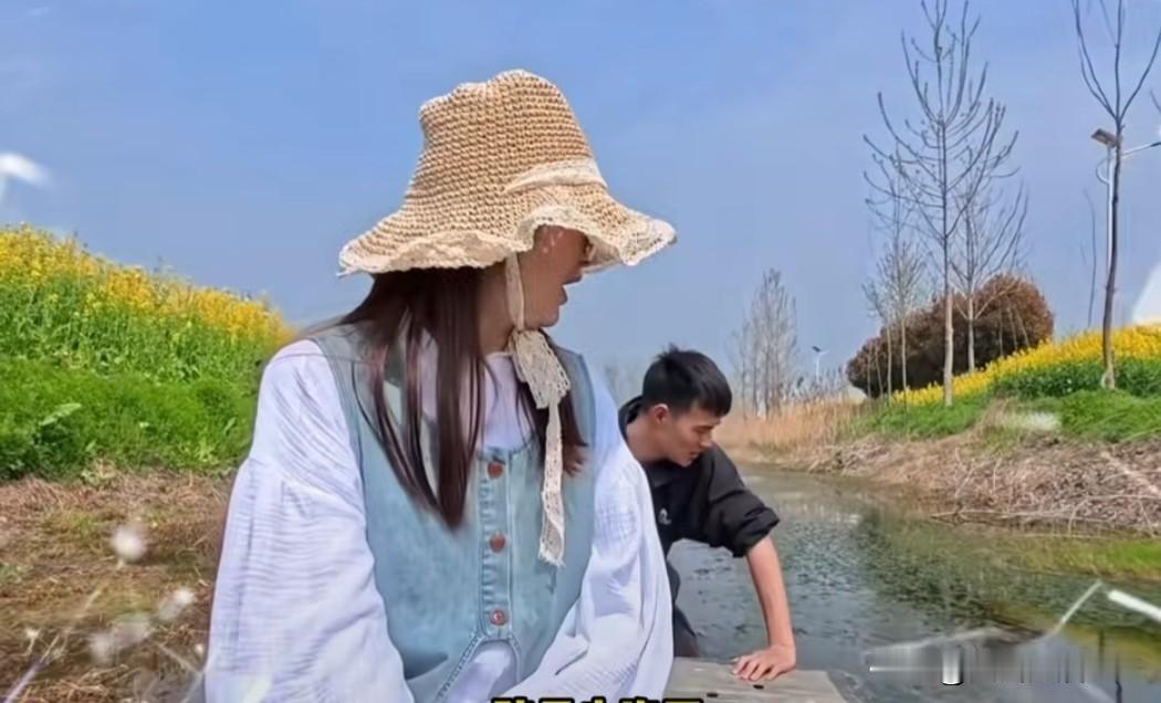 又一网红崩了！
确实有点突然，屏幕里还停留在如胶似漆夫唱妇随，谁知却早已是貌合神