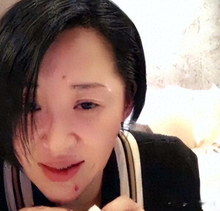 "风流成性,老少通吃"?情绪崩溃的许晴 没给内娱的"清高"留一丝体面

照片里的