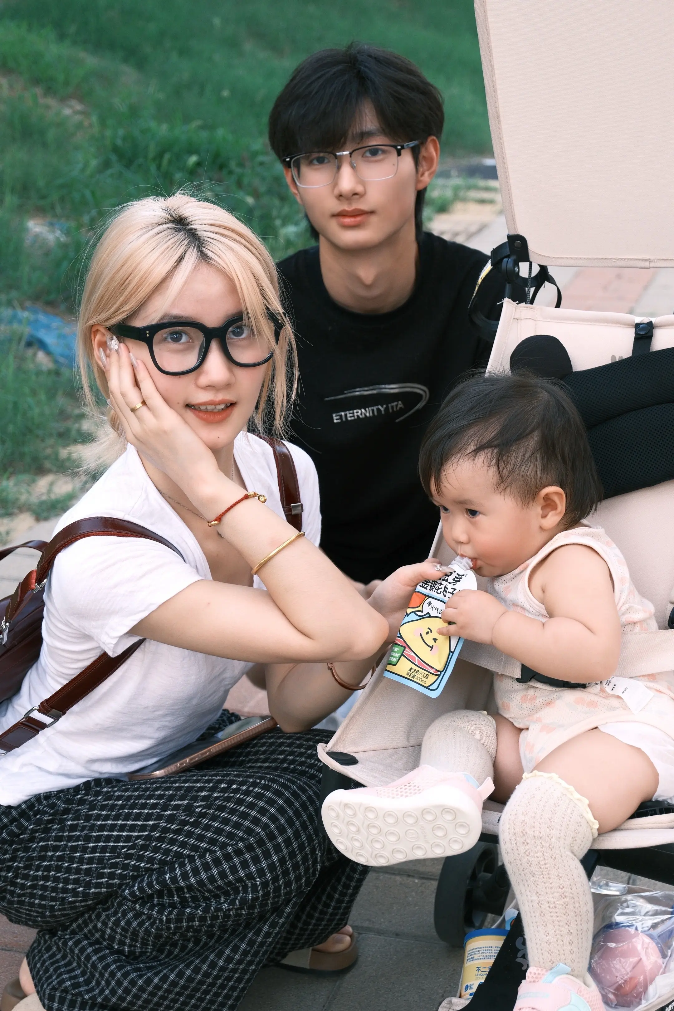 在后来的日子里我没有成为什么了不起的大人  而是陪伴在你的身边没有让你...