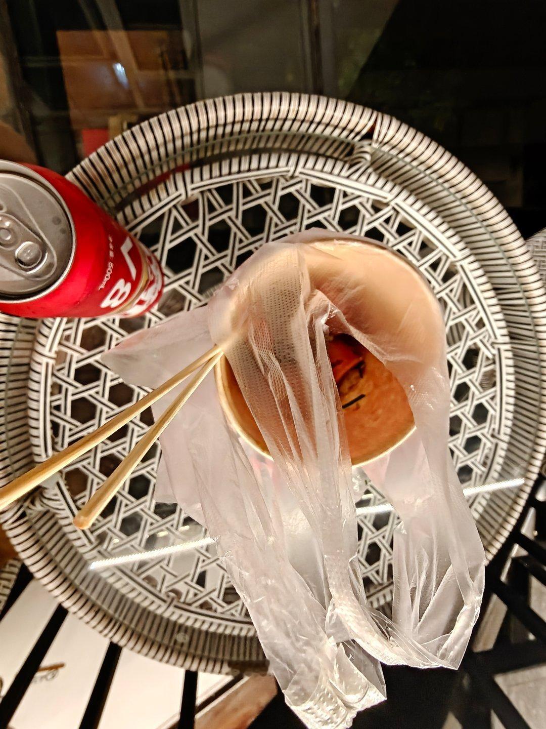 喝一下本地酒。我压根没吃晚饭 