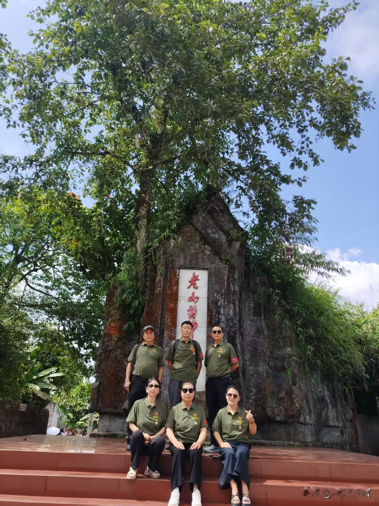 ：
 
戎装虽卸 初心不改 致敬最美退役军人

 龙根
有一种青春，献给山河无恙