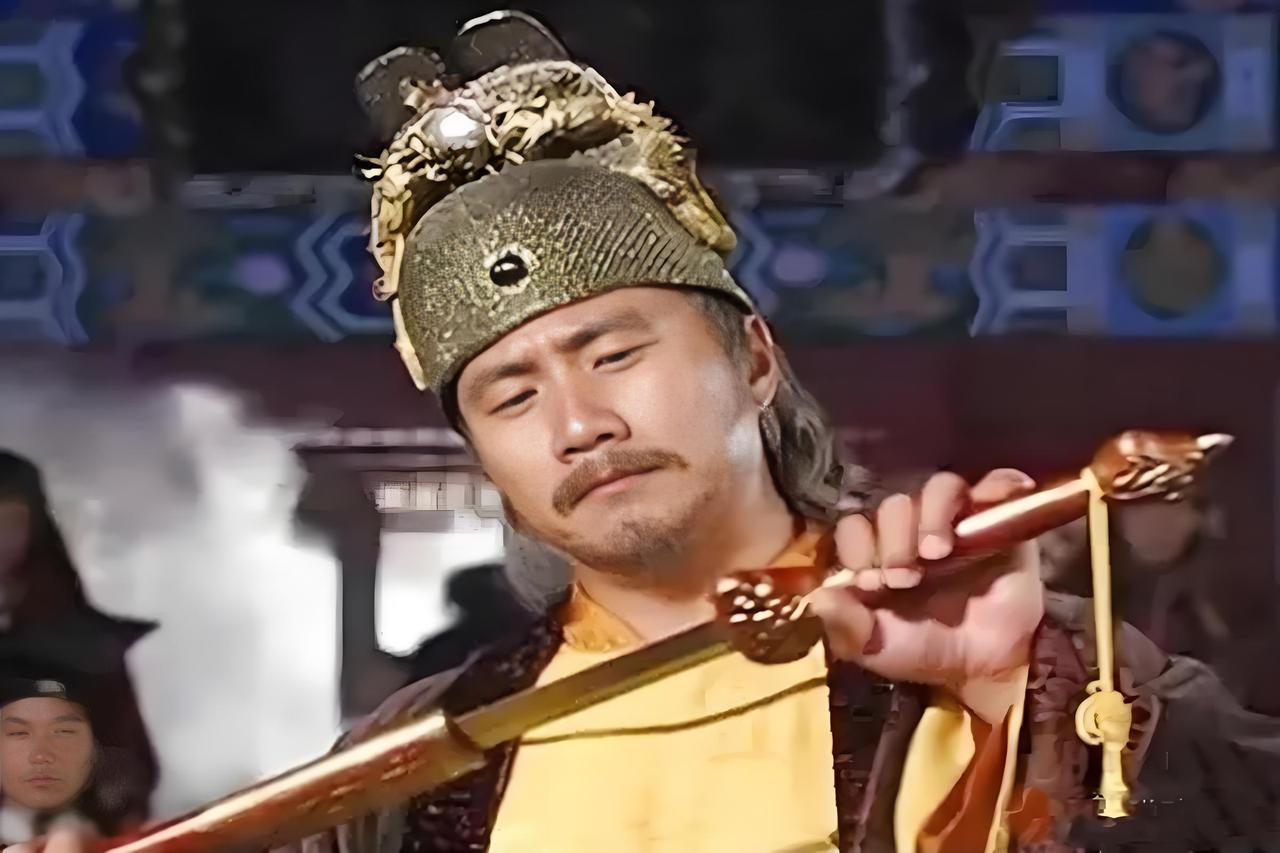 洪武年间，朱元璋邀请沈万三到宫中赴宴，突然，朱元璋指着一盘猪蹄子问：“这是什么菜